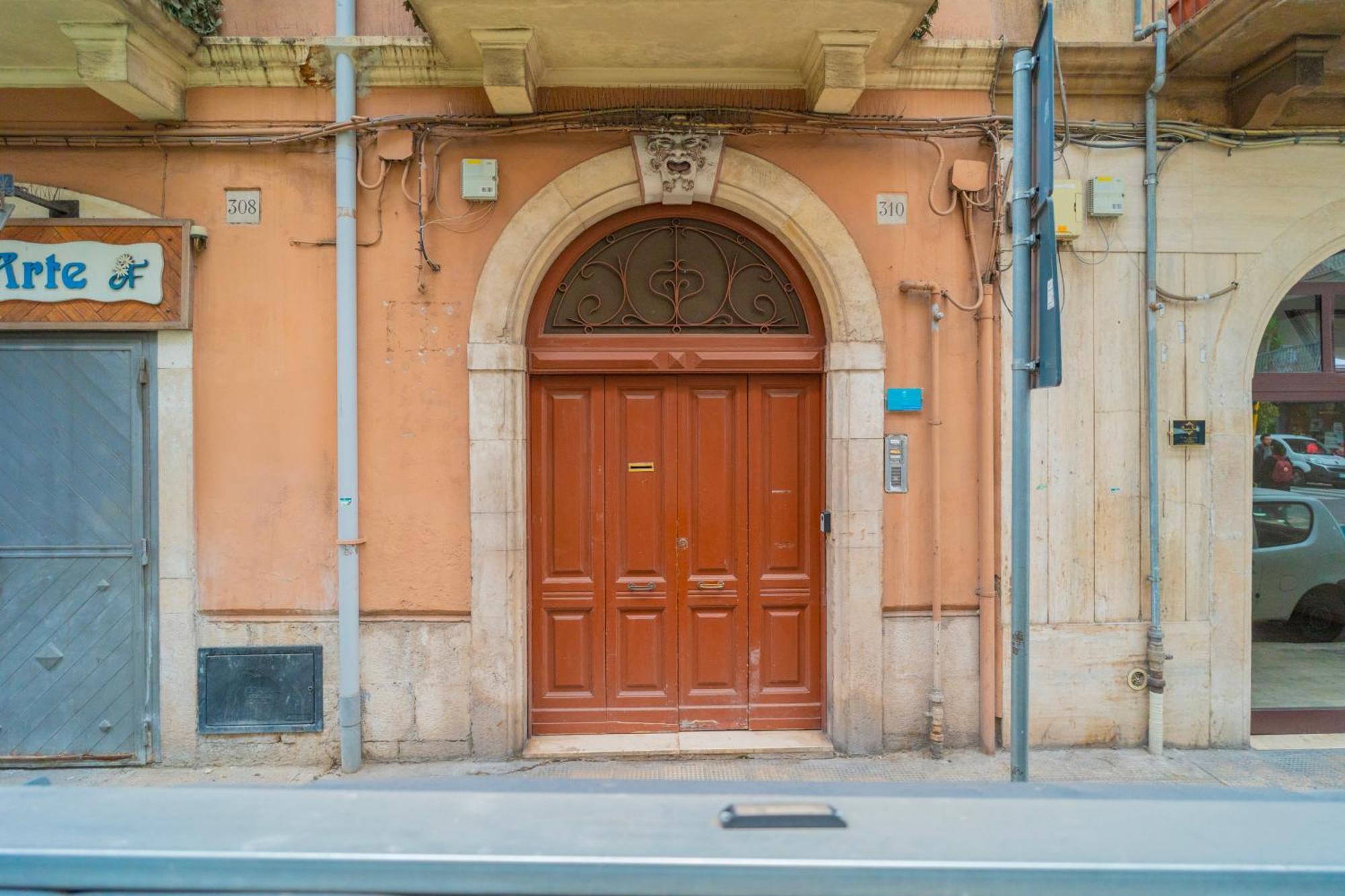 Appartement Dimora Dante 310 à Bari Extérieur photo